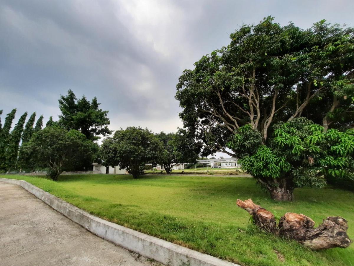 Estancia De Lorenzo Tarlac Eksteriør billede